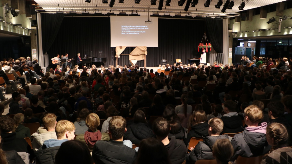 Vorweihnachtlicher Gottesdienst am letzten Schultag